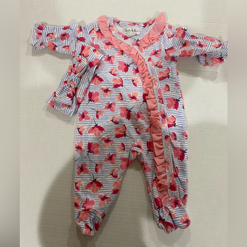 Nicole Miller baby girl floral footed pajama with matching bow size 0-3 months